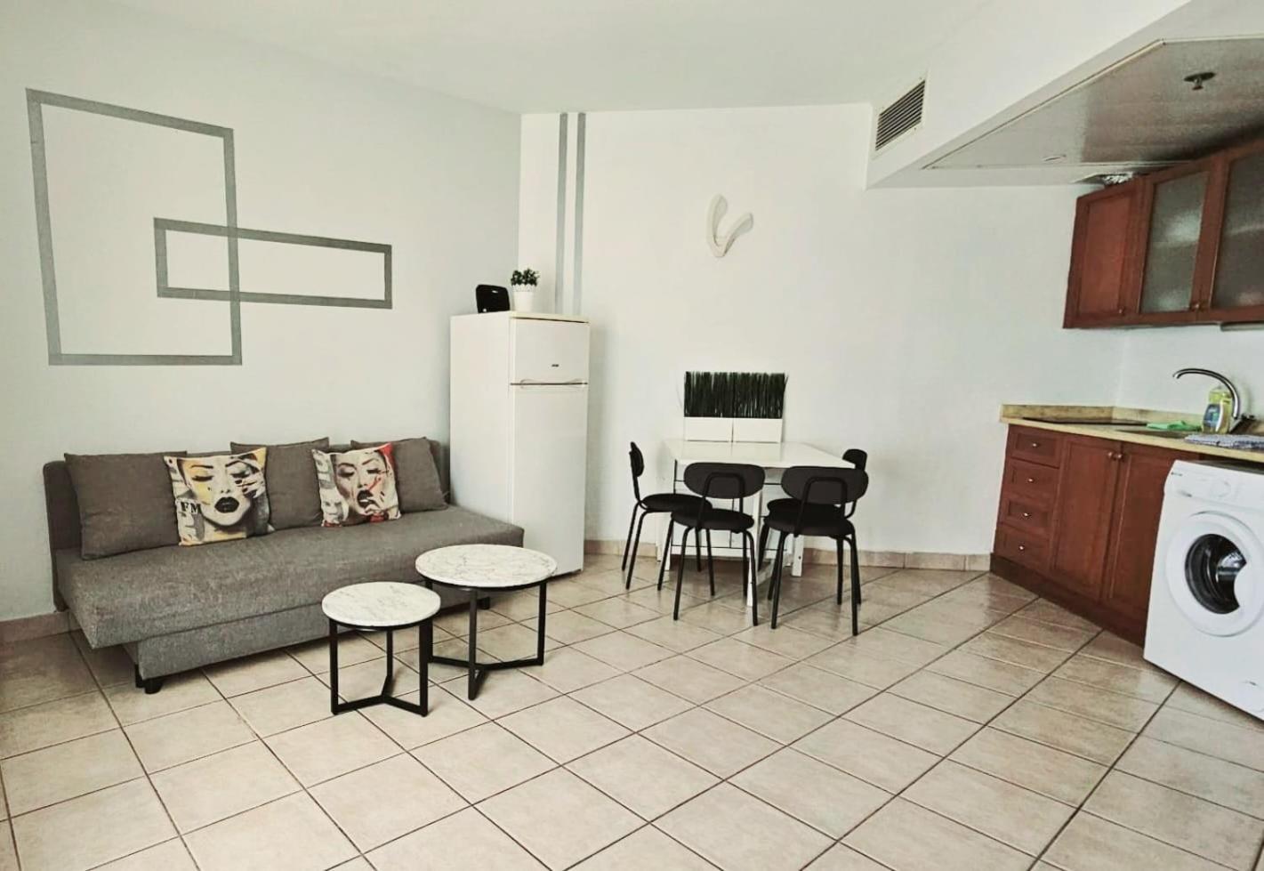 Go To In Leonardo Apartment